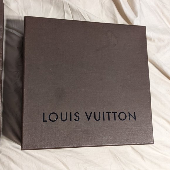 Louis Vuitton Gift Box and LV Shopping bag - Picture 5 of 8